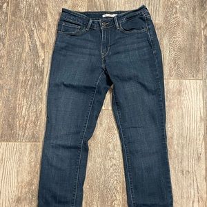 Levi’s size 6 skinny jean. Like new